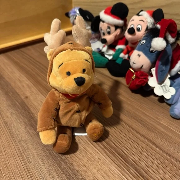 NWT 7 Disney 8” Christmas Mickey, Minnie, Pooh, Eeyore Plush Vintage 1990’s Lot - Picture 5 of 15